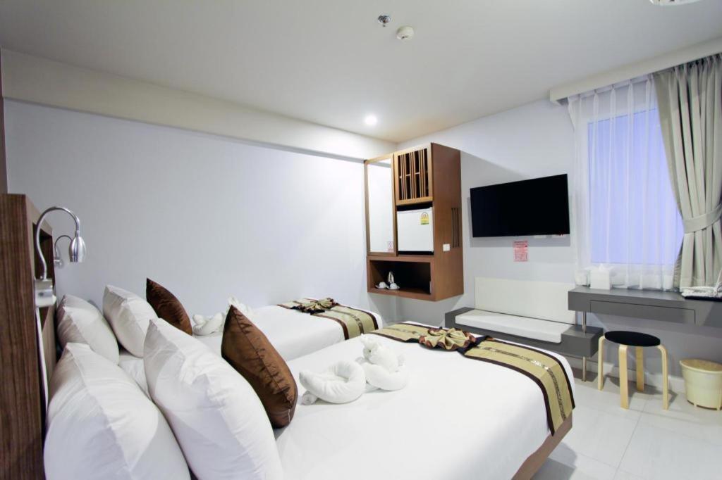 Elegancy Sansabai Hotel Patong Экстерьер фото