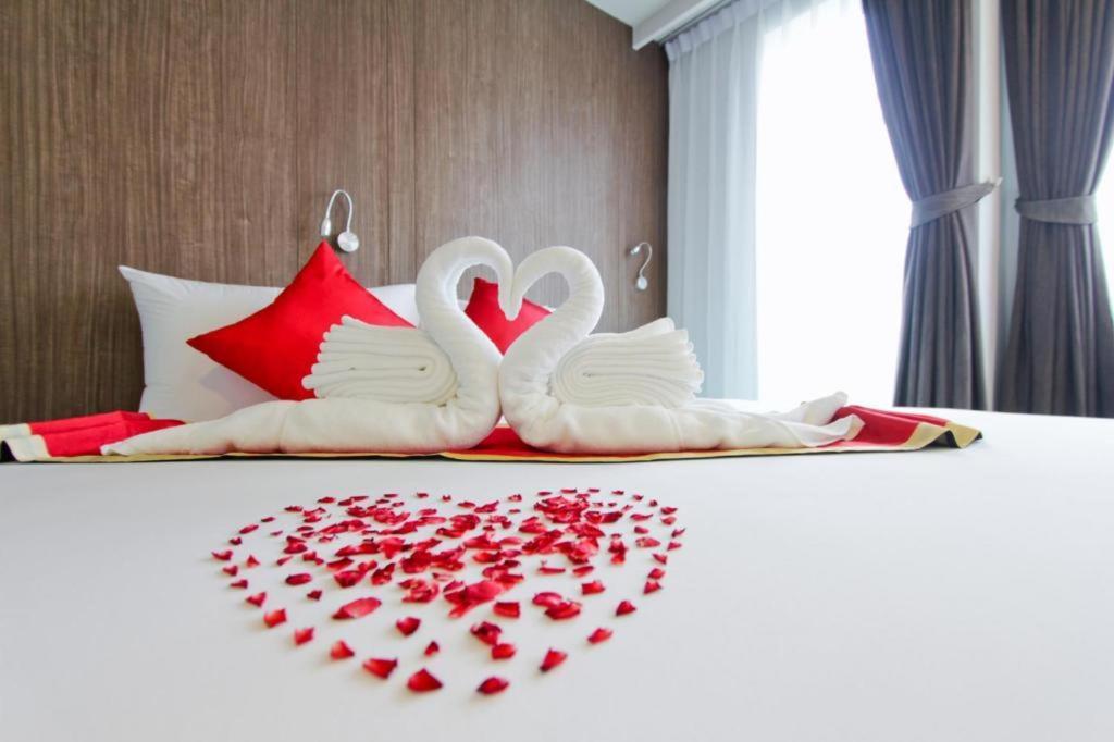 Elegancy Sansabai Hotel Patong Экстерьер фото
