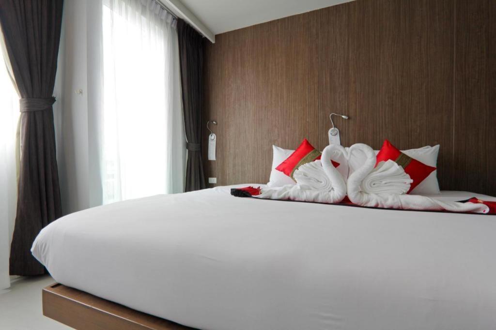 Elegancy Sansabai Hotel Patong Экстерьер фото