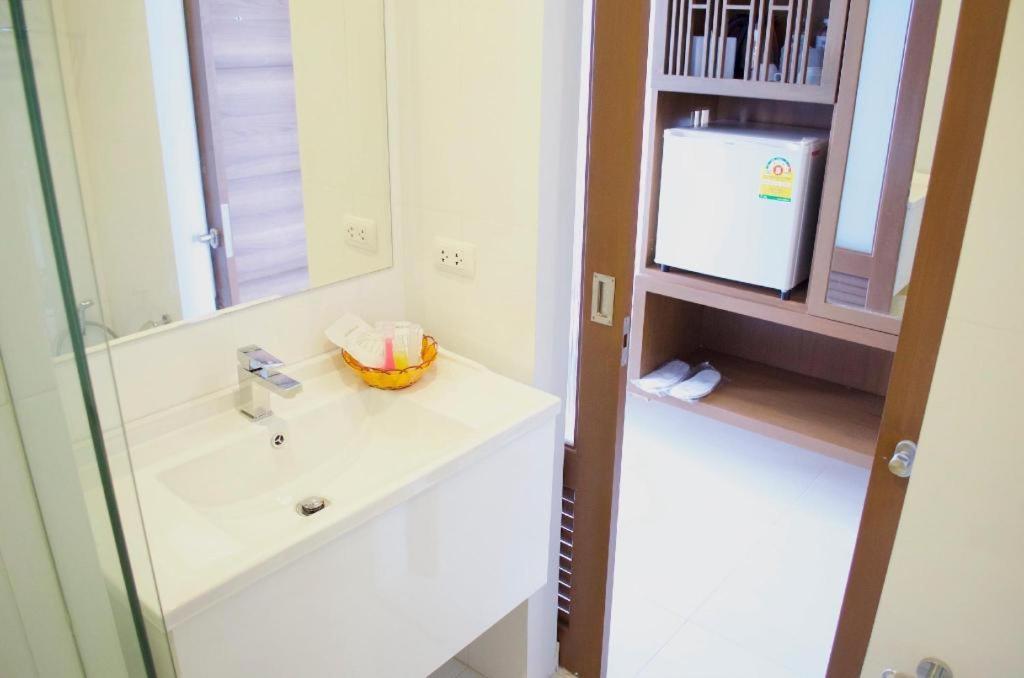Elegancy Sansabai Hotel Patong Экстерьер фото