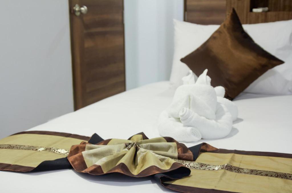 Elegancy Sansabai Hotel Patong Экстерьер фото
