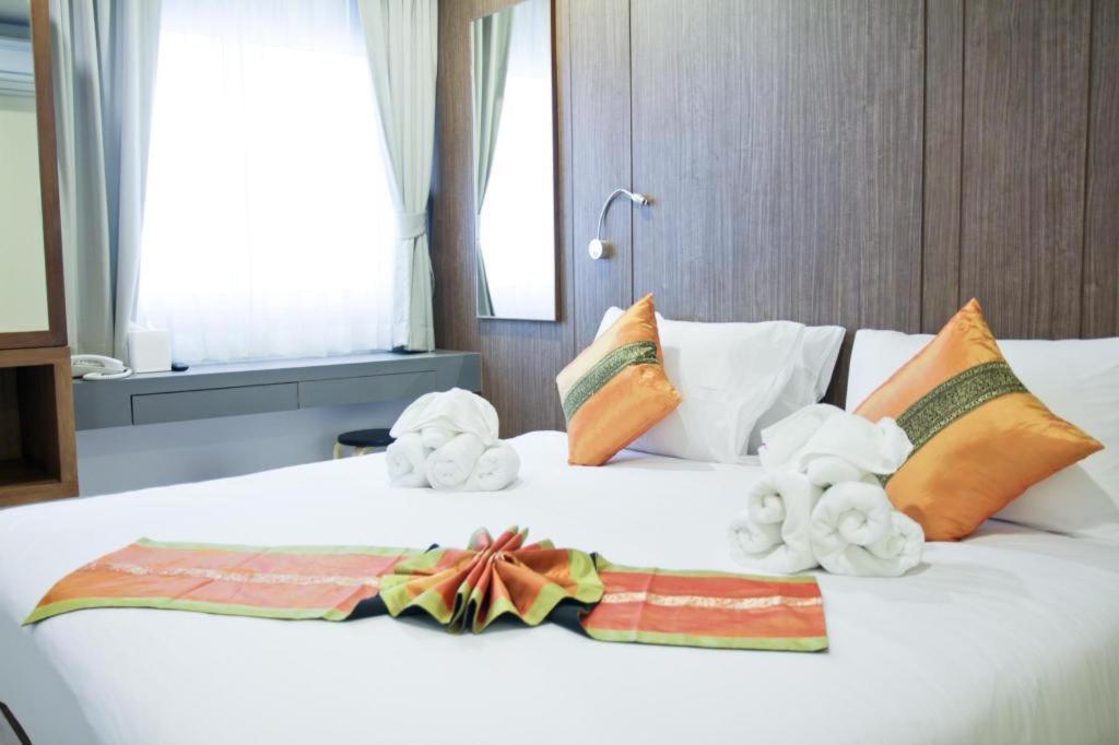 Elegancy Sansabai Hotel Patong Экстерьер фото