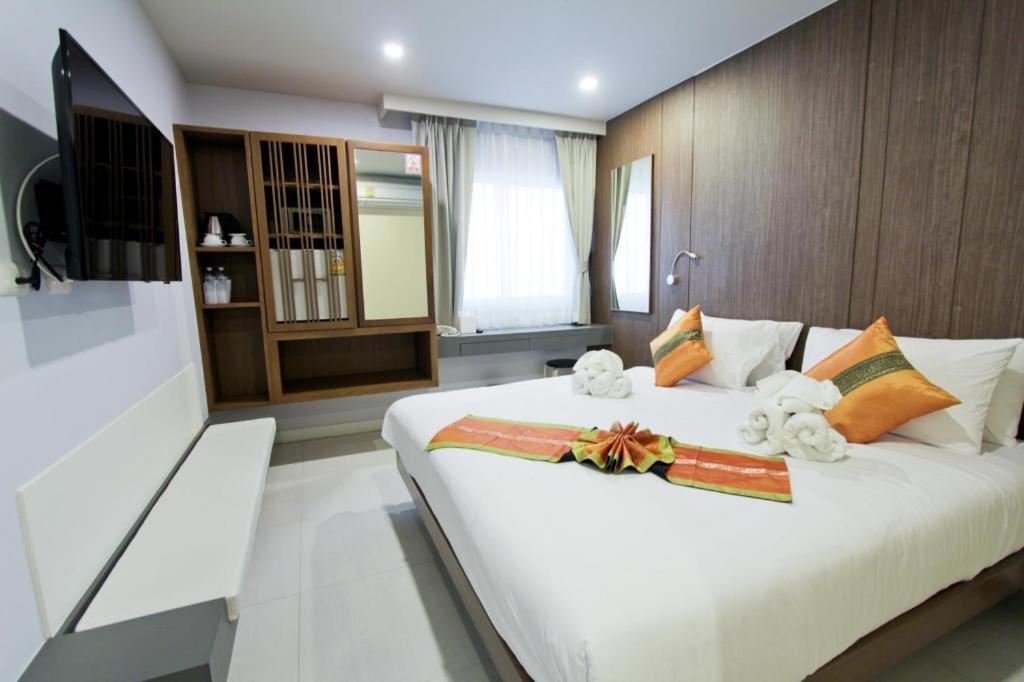 Elegancy Sansabai Hotel Patong Экстерьер фото