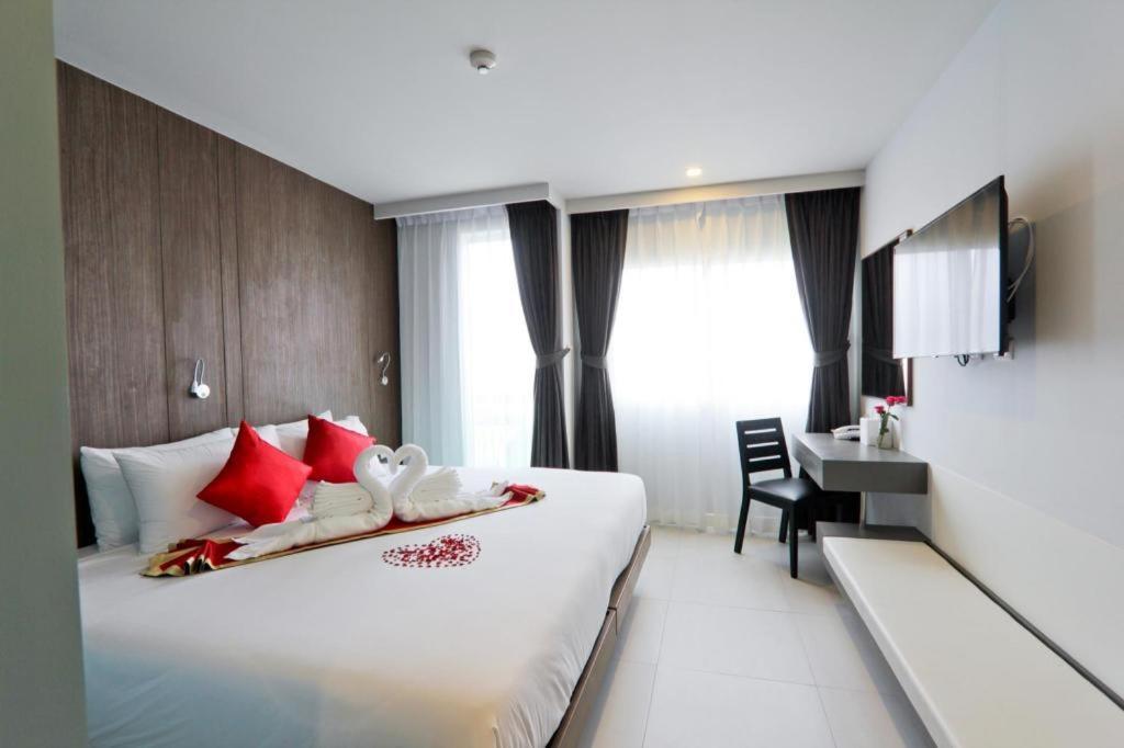 Elegancy Sansabai Hotel Patong Экстерьер фото