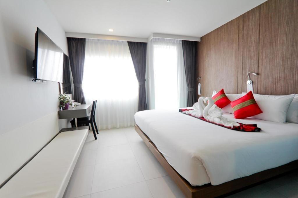 Elegancy Sansabai Hotel Patong Экстерьер фото