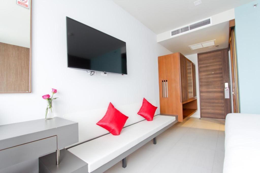 Elegancy Sansabai Hotel Patong Экстерьер фото