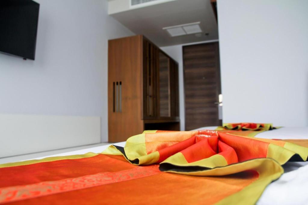 Elegancy Sansabai Hotel Patong Экстерьер фото