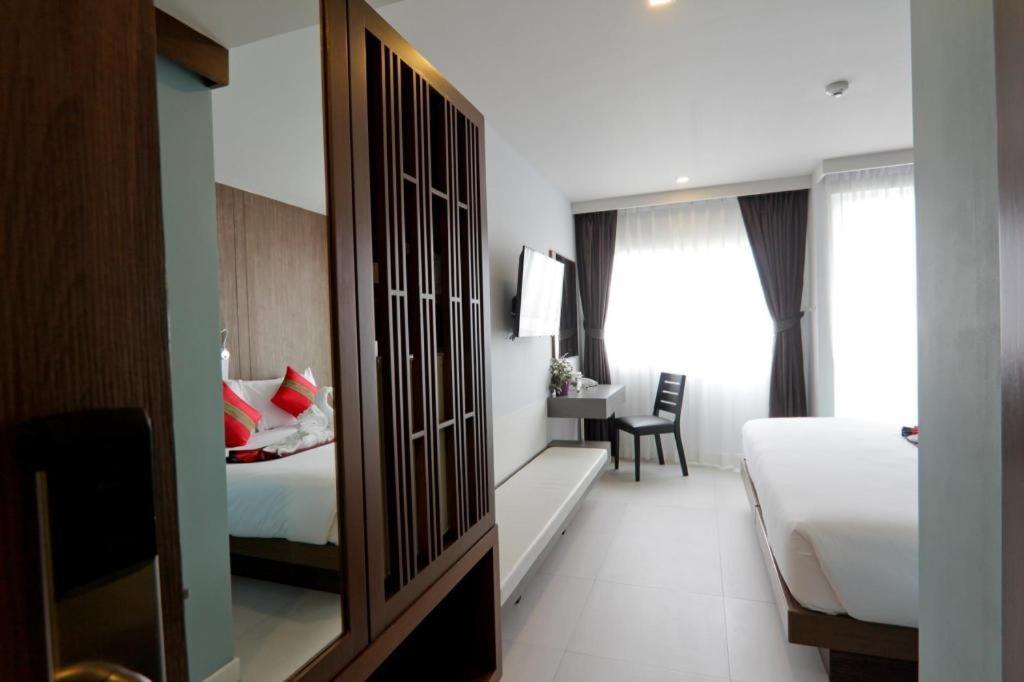 Elegancy Sansabai Hotel Patong Экстерьер фото