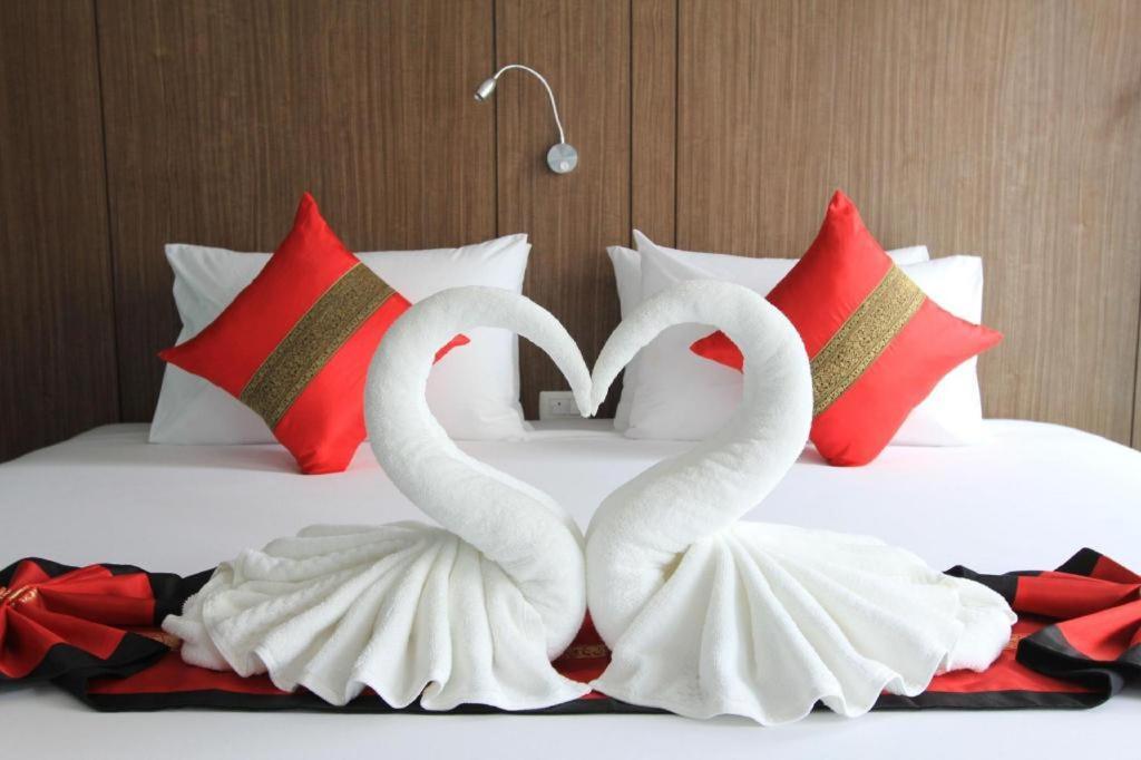 Elegancy Sansabai Hotel Patong Экстерьер фото