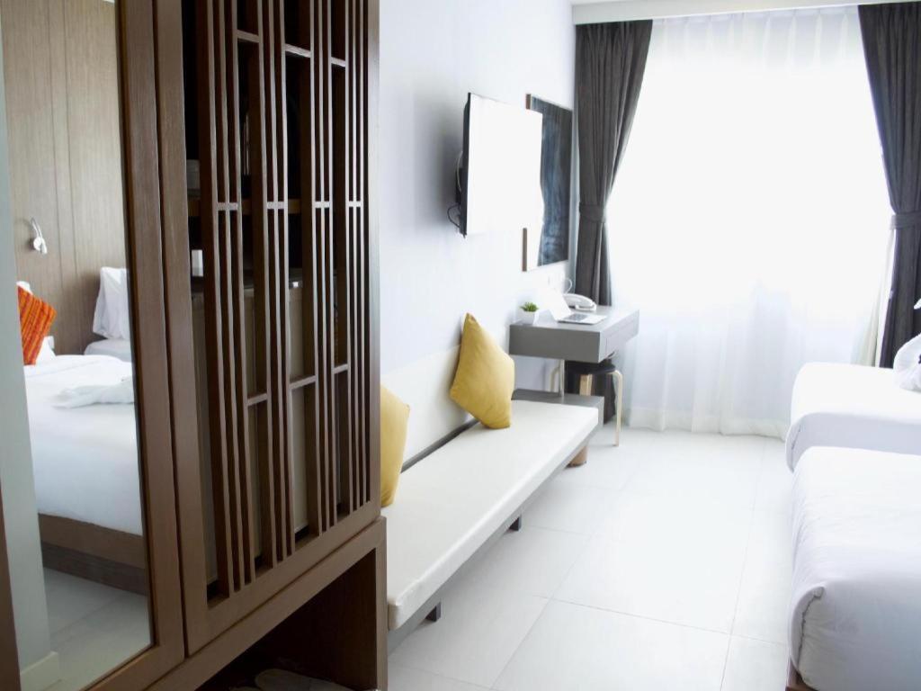 Elegancy Sansabai Hotel Patong Экстерьер фото