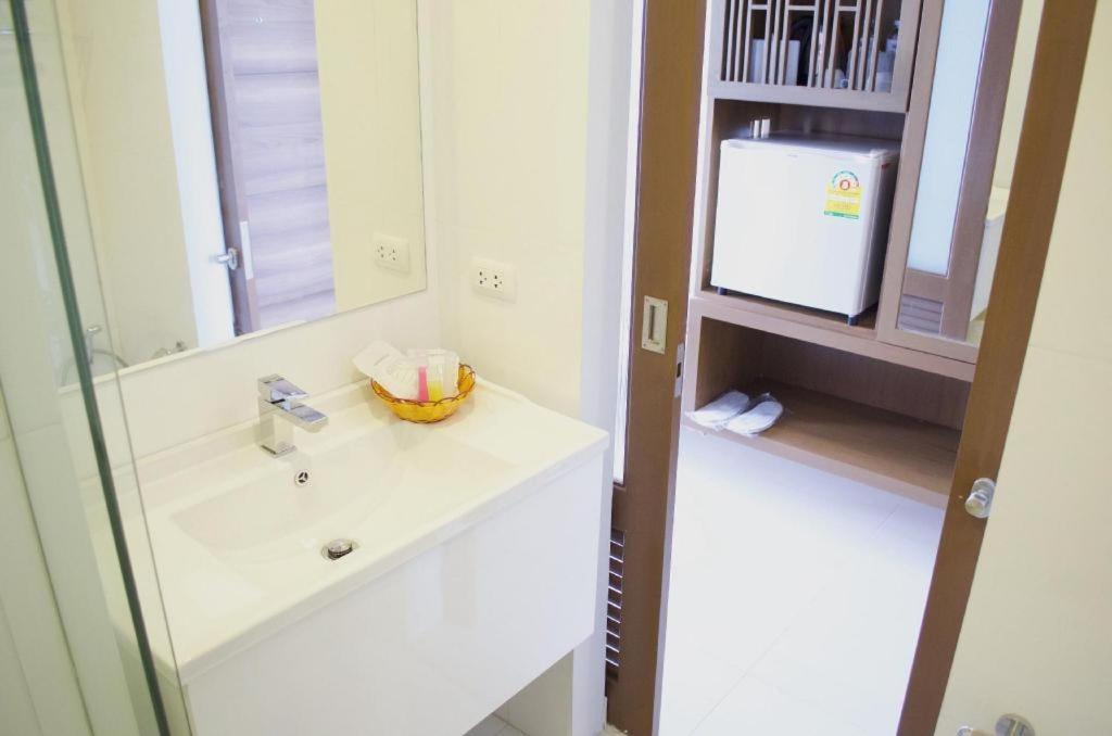 Elegancy Sansabai Hotel Patong Экстерьер фото