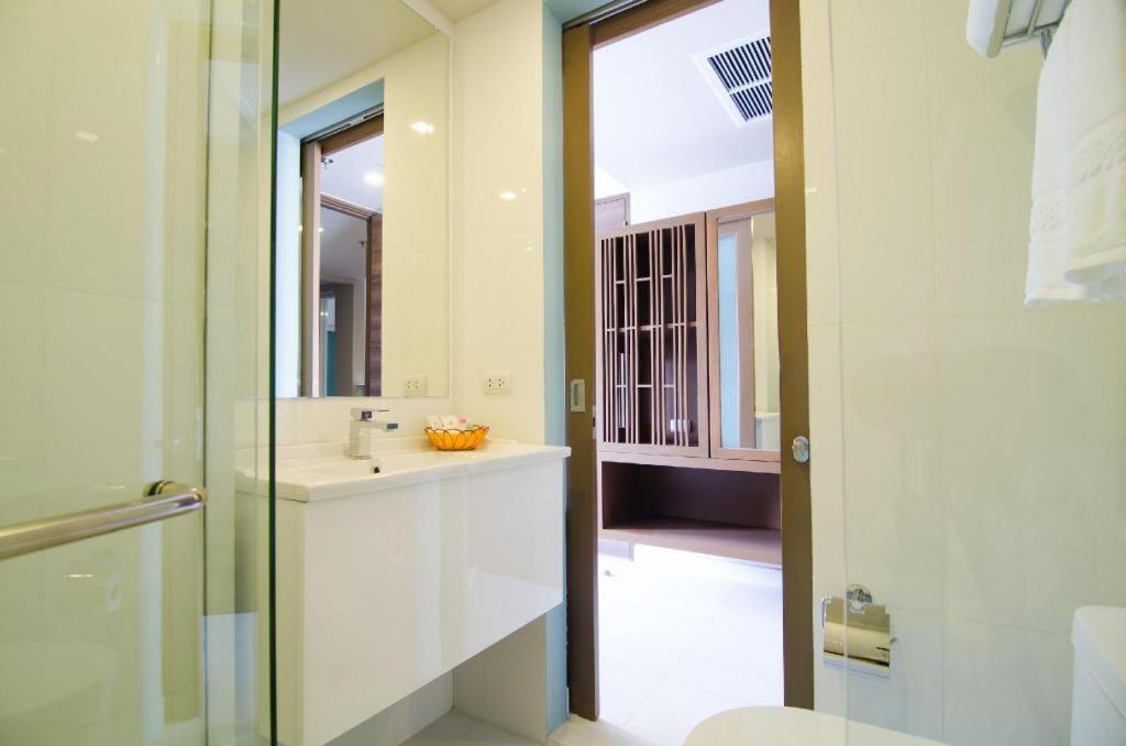 Elegancy Sansabai Hotel Patong Экстерьер фото