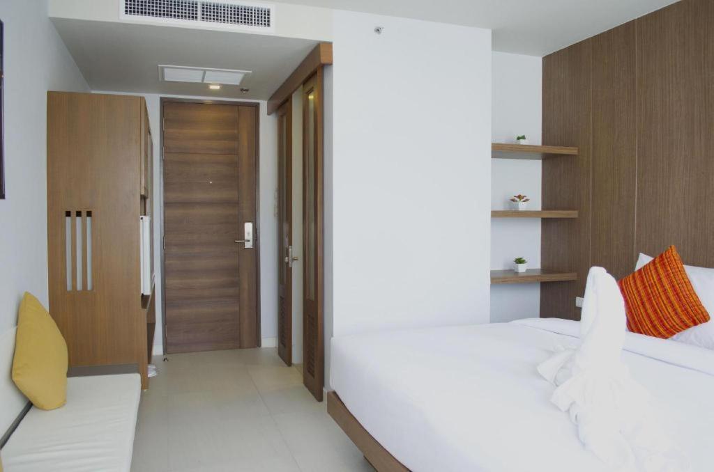 Elegancy Sansabai Hotel Patong Экстерьер фото